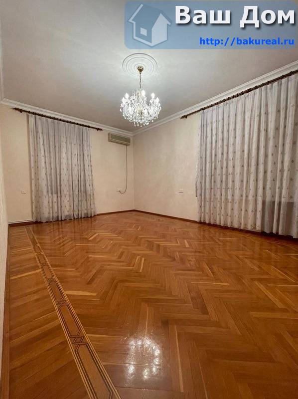 сдаётся 2-ух комн. Сталинка площадью 110 кв/м