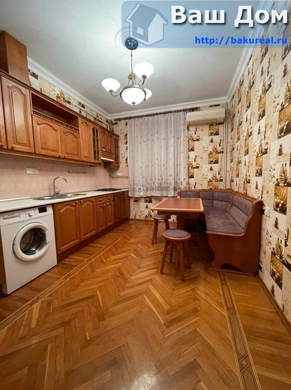 сдаётся 2-ух комн. Сталинка площадью 110 кв/м