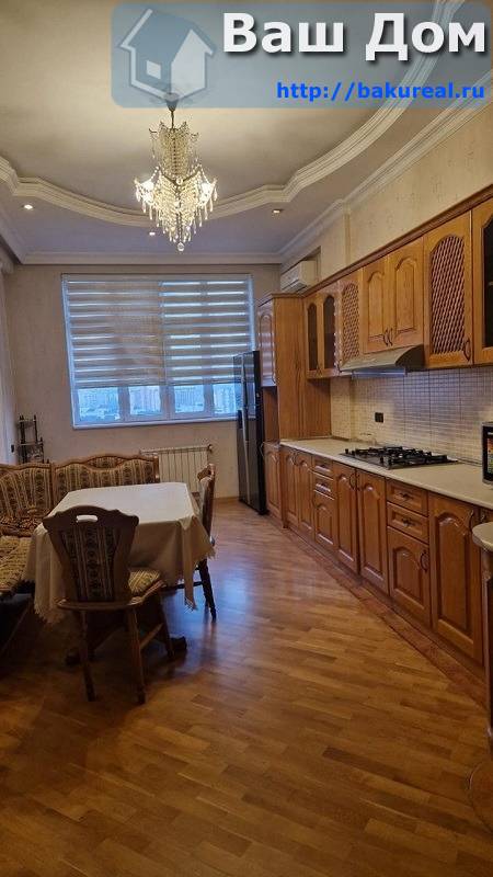 4 комнатная квартира с видом на парк в районе метро Гянджлик