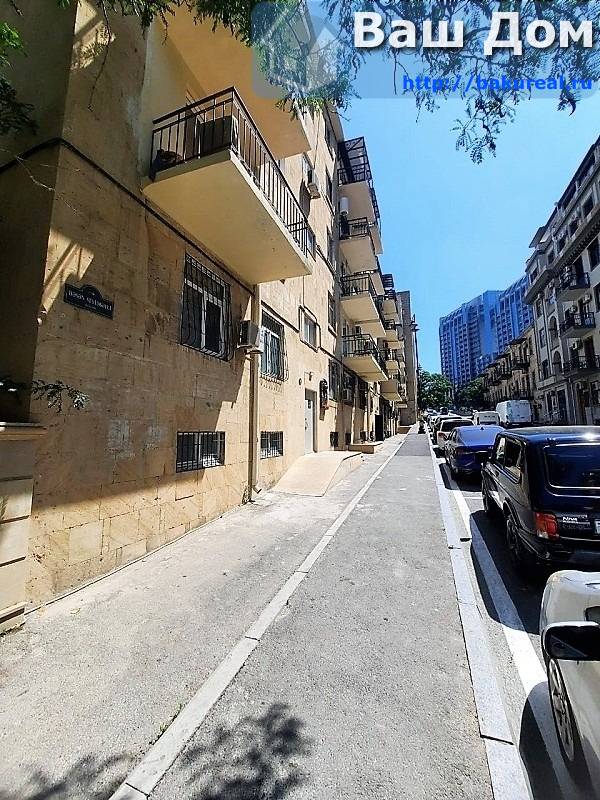 продаётся 1 комнатная квартира на улице Сеидбейли около метро Ичери Шехер