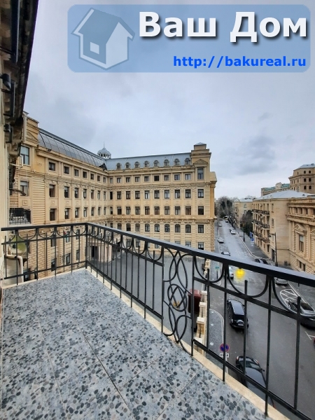 балкон на улицу Шофкет Алекперова